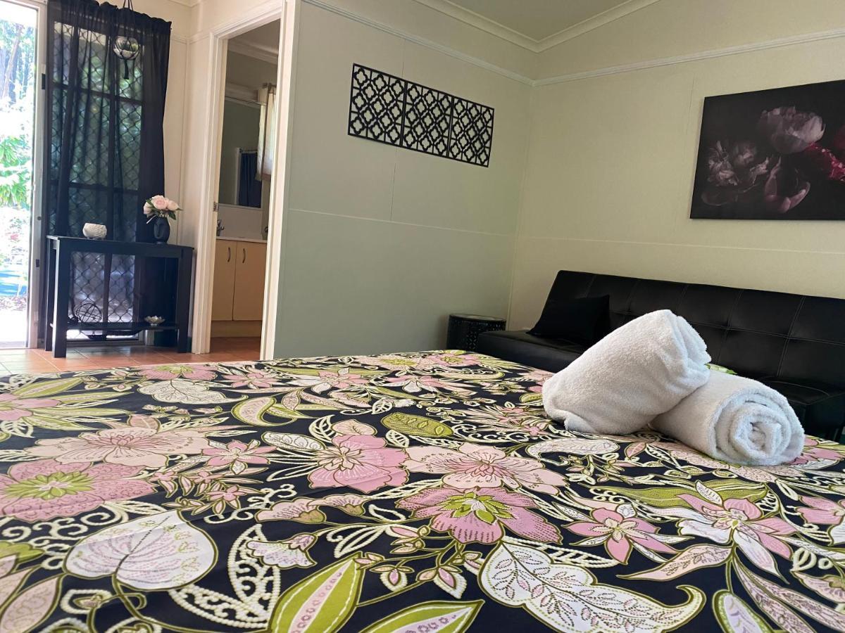 โคโลเนียล วิลเลจ แอนด์ ทัวร์ส Hostel เฮอร์วีย์เบย์ ภายนอก รูปภาพ
