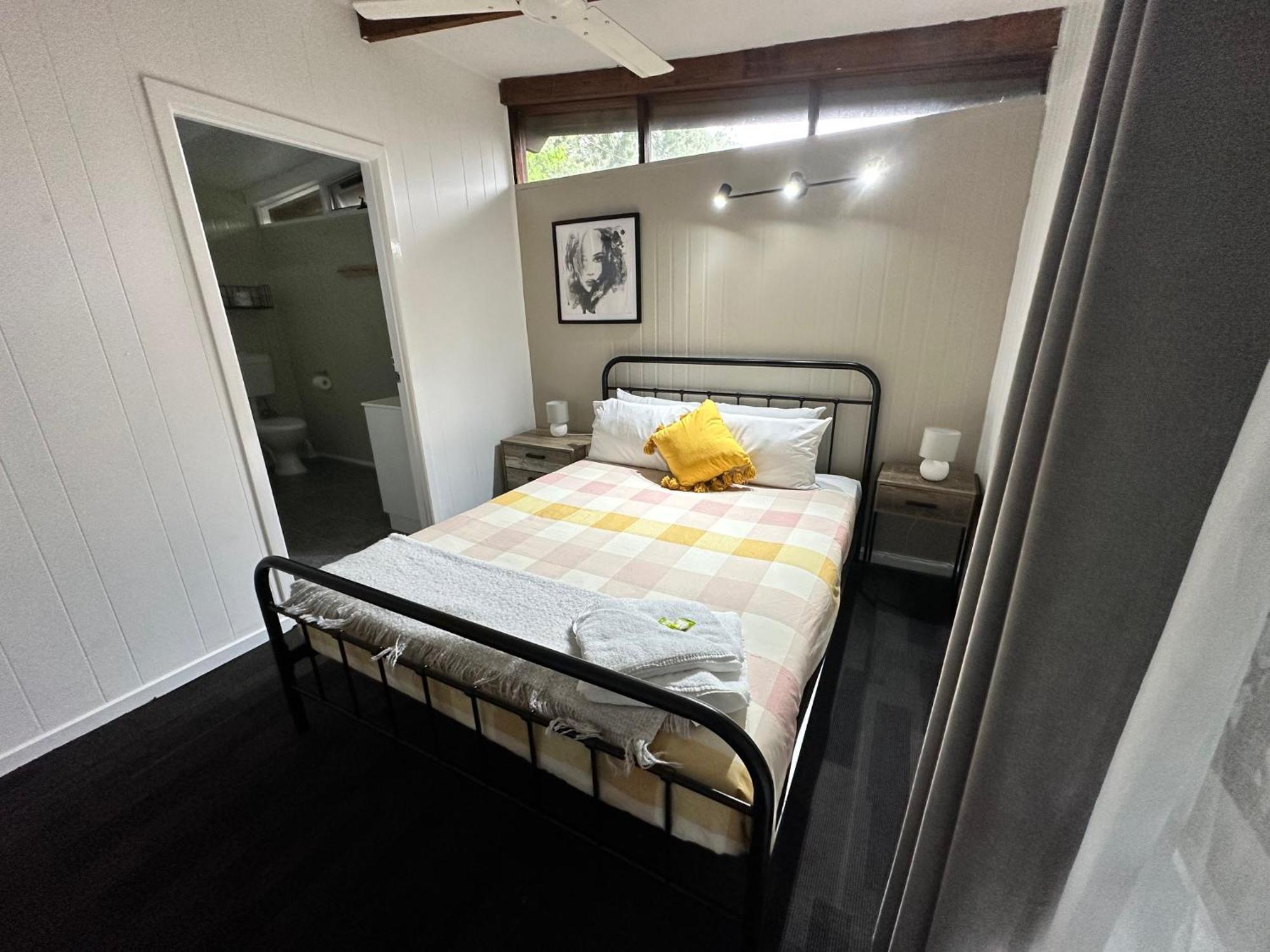 โคโลเนียล วิลเลจ แอนด์ ทัวร์ส Hostel เฮอร์วีย์เบย์ ภายนอก รูปภาพ